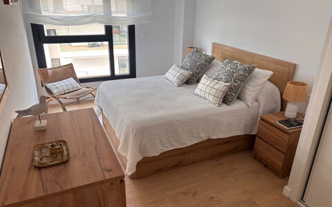 Residencial Áster: Mueble, Diseño De Interiores, Cama, Habitación, Piso, Suelo, Madera, Habitación, Sábana, Lecho