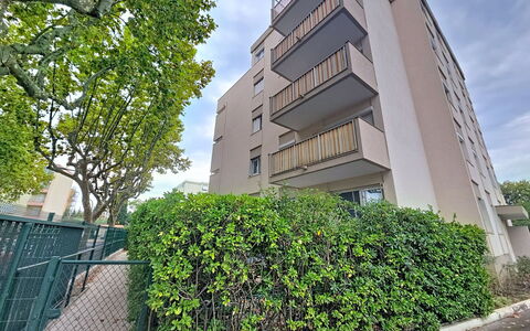Les Floralies: Tiempo De Día, Edificio, Barrio Residencial, Departamento, Ciudad, Barrio, Arquitectura, Condominio, Arbusto, Diseño Urbano