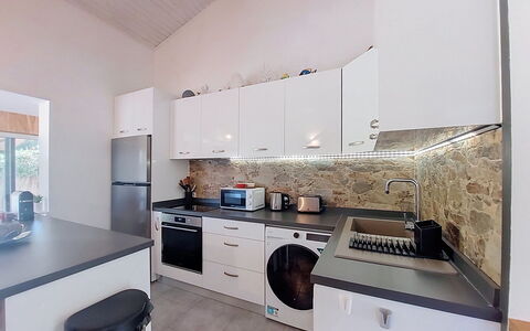 Mini Villa Mare Sole: Aparato De Cocina, Cocina, Mostrador, Electrodoméstico, Diseño De Interiores, Piso, Electrodoméstico, Mueble, Techo, Gabinetes