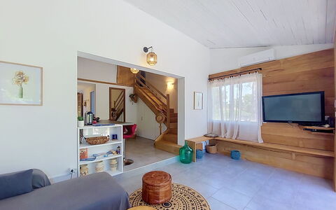 Mini Villa Mare Sole: Diseño De Interiores, Mueble, Piso, Suelo, Pared, Madera, Techo, Habitación, Sofá, Sala