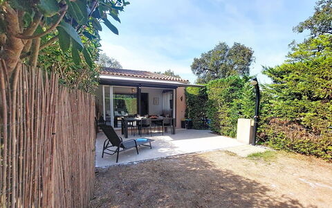 Mini Villa Mare Sole: Arbusto, Jardín, Casa, Puerta, Sombra, Cabaña, Patio Interior, Mueble Para Exteriores, Yarda
