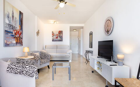 Balandros Sun: Mueble, Diseño De Interiores, Sofá, Piso, Suelo, Sala, Techo, Departamento, Casa, Habitación