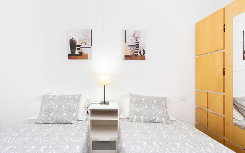 Balandros Sun: Mueble, Cama, Diseño De Interiores, Habitación, Pared, Piso, Suelo, Madera, Habitación, Sábana