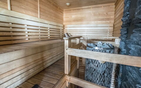 Anttoora C-Sauna: Sauna, Techo, Madera Dura, Material Natural, Manchas De Madera, Tablón, Diseño, Maderas, Loseta