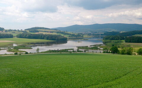 Stephi: Verde, Cuerpo De Agua, Paisaje Natural, Colina, Pradera, Llanura, Paisaje, Tierras Altas, Banco, Área Rural