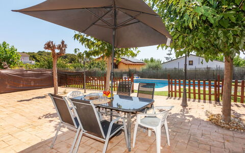 Casa Anchoa: Mueble, Mueble Para Exteriores, Piscina, Paraguas, Sombra, Jardín, Silla, Patio Interior, Eco Hotel, Recurso