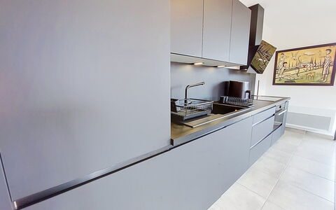 Les Alizés: Cocina, Aparato De Cocina, Mostrador, Electrodoméstico, Piso, Diseño De Interiores, Gabinetes, Estufa De Cocina, Electrodoméstico, Madera