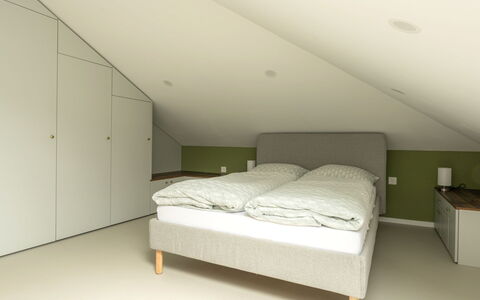 Acquarossa 13: Habitación, Madera, Piso, Diseño De Interiores, Cama, Techo, Suelo, Mueble, Lecho, Marco De La Cama