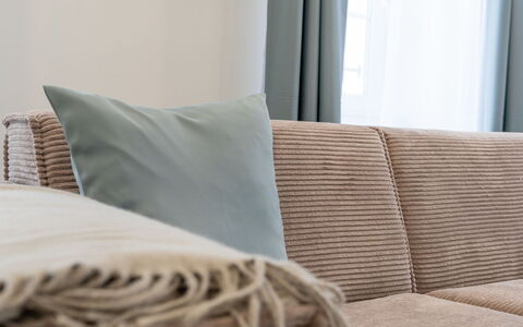 Acquarossa 13: Mueble, Sofá, Madera, Piso, Suelo, Diseño De Interiores, Sala, Textil, Amortiguar, Arrojar La Almohada