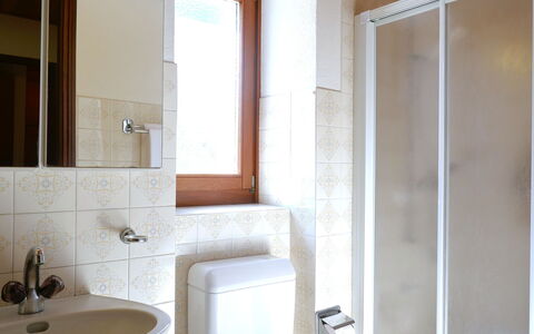 Ca' Angiulin: Lavabo Del Baño, Pared, Arreglo De Tubería, Piso, Baño, Diseño De Interiores, Suelo, Lavabo, Madera, Grifo