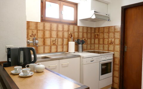 Ca' Angiulin: Cocina, Aparato De Cocina, Mostrador, Electrodoméstico, Piso, Madera, Diseño De Interiores, Gabinetes, Suelo, Estufa De Cocina