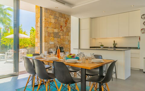 Azure: Mueble, Diseño De Interiores, Piso, Silla, Pared, Mesa, Madera, Suelo, Cocina Y Comedor Mesa, Comedor