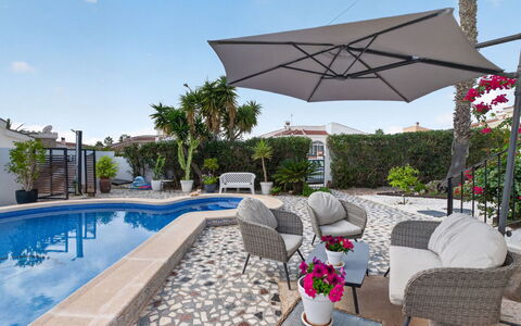 Quesada: Piscina, Mueble Para Exteriores, Mueble, Paraguas, Silla, Recurso, Maceta, Eco Hotel, Mesa Al Aire Libre
