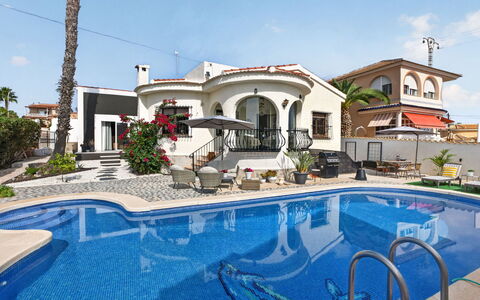 Quesada: Barrio Residencial, Piscina, Casa, Recurso, Casa, Inmuebles, Hacienda, Villa, Mueble Para Exteriores