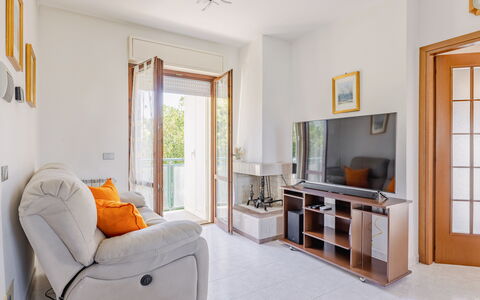 Casa Margia: Mueble, Diseño De Interiores, Piso, Suelo, Pared, Madera, Habitación, Techo, Sala, Encendiendo