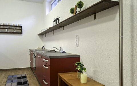 Bergzeit-Stoder: Piso, Diseño De Interiores, Suelo, Techo, Mostrador, Mueble, Cocina, Gabinetes, Habitación, Arreglo De Tubería