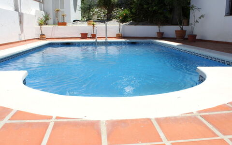 Viñasol: Piscina, Suelo, Material Compuesto, Loseta, Fuente De Agua, Recurso, Planta De Casa, Maceta, Hacienda, Hotel