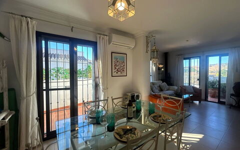 Viñasol: Departamento, Cocina Y Comedor Mesa, Silla, Lámpara, Comedor, Planta De Casa, Balcón