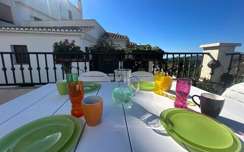 Viñasol: Mueble, Balcón, Silla, Mesa Al Aire Libre, Mueble Para Exteriores, Cocina Y Comedor Mesa, Restaurante, Eco Hotel, Patio, Manteles