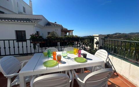 Viñasol: Mueble, Mueble Para Exteriores, Silla, Cocina Y Comedor Mesa, Mesa Al Aire Libre, Balcón, Departamento, Recurso, Patio, Eco Hotel