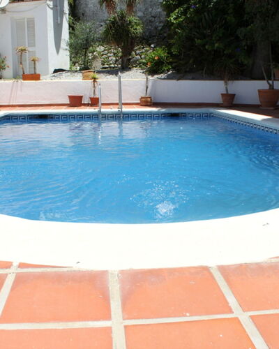 Viñasol: Piscina, Suelo, Material Compuesto, Loseta, Fuente De Agua, Recurso, Planta De Casa, Maceta, Hacienda, Hotel