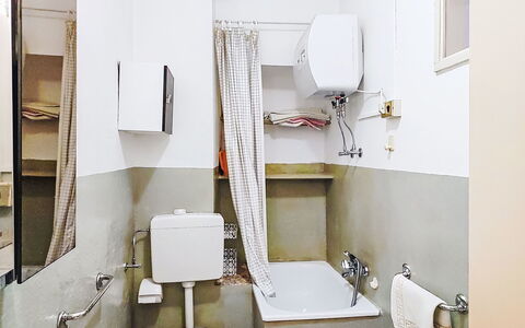 La Collina: Pared, Asiento Del Baño, Arreglo De Tubería, Suelo, Piso, Baño, Diseño De Interiores, Plomería, Habitación, Baño