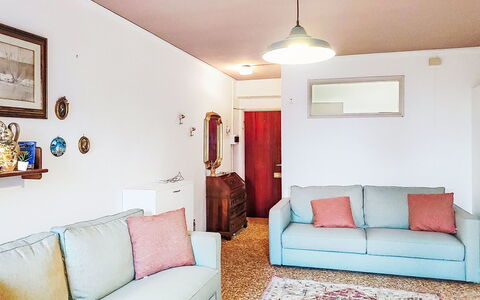 La Collina: Mueble, Diseño De Interiores, Sofá, Pared, Piso, Suelo, Habitación, Sala, Techo, Departamento