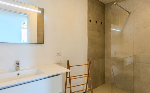 Casa Panoramica: Piso, Pared, Suelo, Diseño De Interiores, Arreglo De Tubería, Baño, Techo, Encendiendo, Lámpara, Espejo
