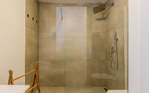 Casa Panoramica: Piso, Pared, Suelo, Diseño De Interiores, Arreglo De Tubería, Alcachofa De La Ducha, Baño, Techo, Loseta, Material Compuesto