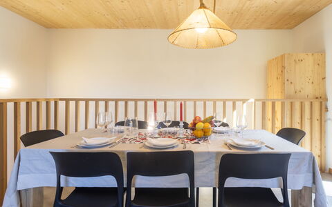 Crestun Design Duplex: Mueble, Diseño De Interiores, Madera, Piso, Lámpara, Techo, Mesa, Silla, Comedor, Encendiendo