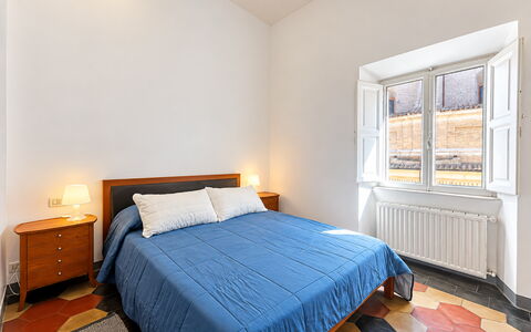 Appartamento Chiavari, Roma: Piso, Suelo, Madera, Diseño De Interiores, Habitación, Cama, Techo, Habitación, Sábana, Marco De La Cama