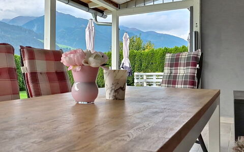 Reiter: Mueble, Diseño De Interiores, Piso, Techo, Suelo, Silla, Habitación, Encendiendo, Mesa, Cocina Y Comedor Mesa