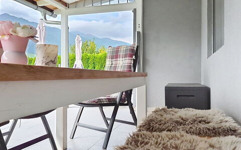 Reiter: Mueble, Diseño De Interiores, Piso, Techo, Suelo, Silla, Habitación, Encendiendo, Mesa, Cocina Y Comedor Mesa