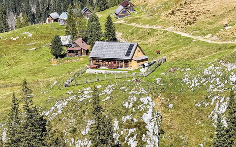 Schneehitzalmhütte: Mueble, Diseño De Interiores, Piso, Techo, Suelo, Silla, Habitación, Encendiendo, Mesa, Cocina Y Comedor Mesa