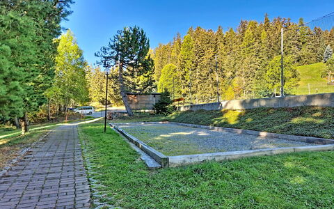Crans-Montana 480: Jardín, Pasarela, Alerce, Paisajismo, Parque, Hojas Perennes, Césped, Jardín Botánico, Familia De Pino