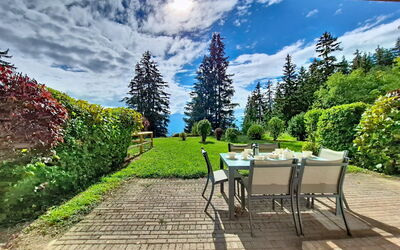 Crans-Montana 480: Mueble, Diseño De Interiores, Piso, Techo, Suelo, Silla, Habitación, Encendiendo, Mesa, Cocina Y Comedor Mesa