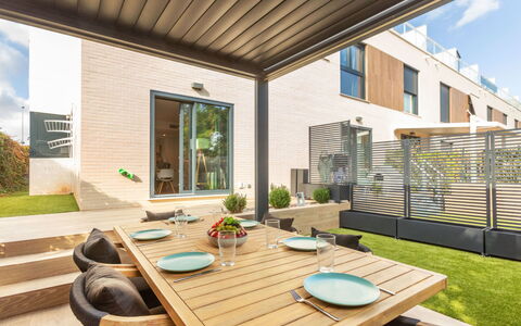 Adarce: Mueble, Diseño De Interiores, Piso, Techo, Suelo, Silla, Habitación, Encendiendo, Mesa, Cocina Y Comedor Mesa