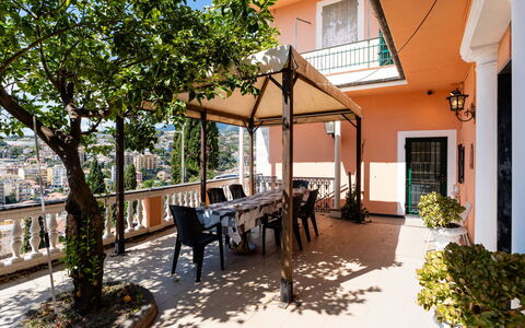 Sanremo Seaview: Mueble, Diseño De Interiores, Piso, Techo, Suelo, Silla, Habitación, Encendiendo, Mesa, Cocina Y Comedor Mesa