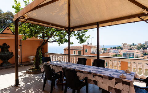 Sanremo Seaview: Mueble, Diseño De Interiores, Piso, Techo, Suelo, Silla, Habitación, Encendiendo, Mesa, Cocina Y Comedor Mesa