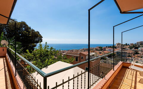 Sanremo Seaview: Mueble, Diseño De Interiores, Piso, Techo, Suelo, Silla, Habitación, Encendiendo, Mesa, Cocina Y Comedor Mesa