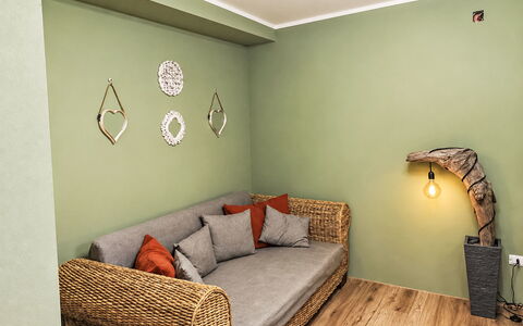 Le Fonti - Giardino: Mueble, Diseño De Interiores, Piso, Techo, Suelo, Silla, Habitación, Encendiendo, Mesa, Cocina Y Comedor Mesa