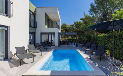 Flavia: Piso, Habitación, Lecho, Cama, Marco De La Cama, Linos, Sábana, Madera Dura, Colchón, Suelos De Madera