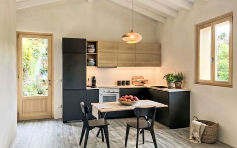 Glicine: Piso, Habitación, Lecho, Cama, Marco De La Cama, Linos, Sábana, Madera Dura, Colchón, Suelos De Madera