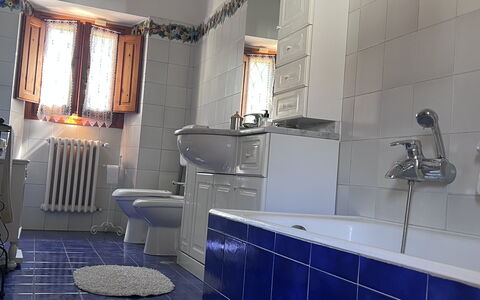 Villa Il Parco: Arreglo De Tubería, Baño, Piso, Diseño De Interiores, Lavabo, Suelo, Grifo, Loseta, Lavabo Del Baño, Plomería