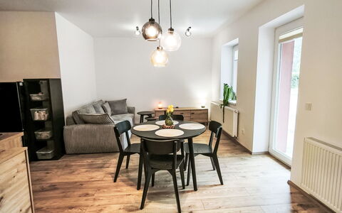 Aneta: Piso, Habitación, Lecho, Cama, Marco De La Cama, Linos, Sábana, Madera Dura, Colchón, Suelos De Madera