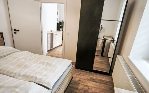 Aneta: Piso, Habitación, Lecho, Cama, Marco De La Cama, Linos, Sábana, Madera Dura, Colchón, Suelos De Madera