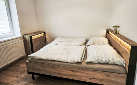 Aneta: Piso, Habitación, Lecho, Cama, Marco De La Cama, Linos, Sábana, Madera Dura, Colchón, Suelos De Madera