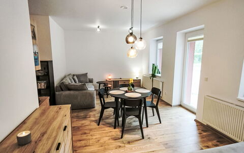 Aneta: Piso, Habitación, Lecho, Cama, Marco De La Cama, Linos, Sábana, Madera Dura, Colchón, Suelos De Madera
