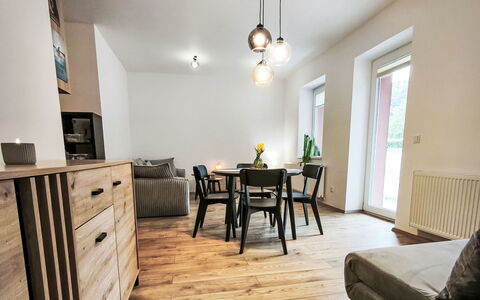 Aneta: Piso, Habitación, Lecho, Cama, Marco De La Cama, Linos, Sábana, Madera Dura, Colchón, Suelos De Madera