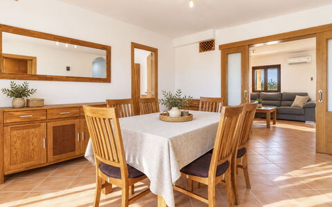 Hort Den Fideu: Piso, Habitación, Lecho, Cama, Marco De La Cama, Linos, Sábana, Madera Dura, Colchón, Suelos De Madera